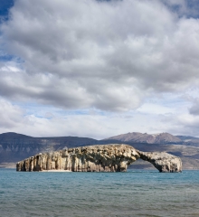 Arco de Piedra, Lago Posadas, Santa Cruz, Argentina